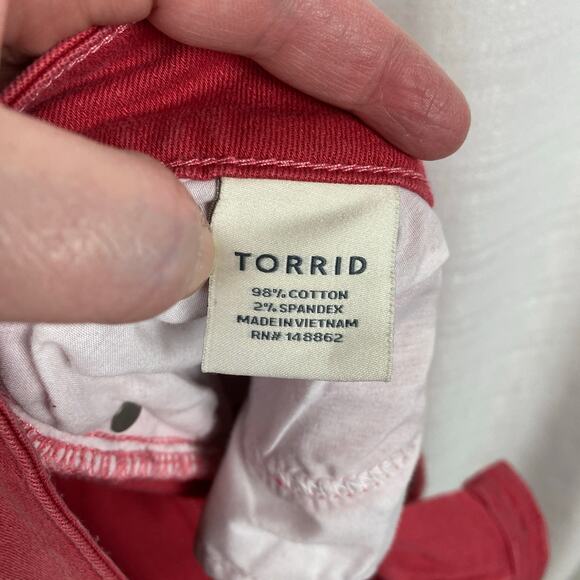 Torrid Red Wash Distressed Denim Shorts Sz.20W - Picture 7 of 9